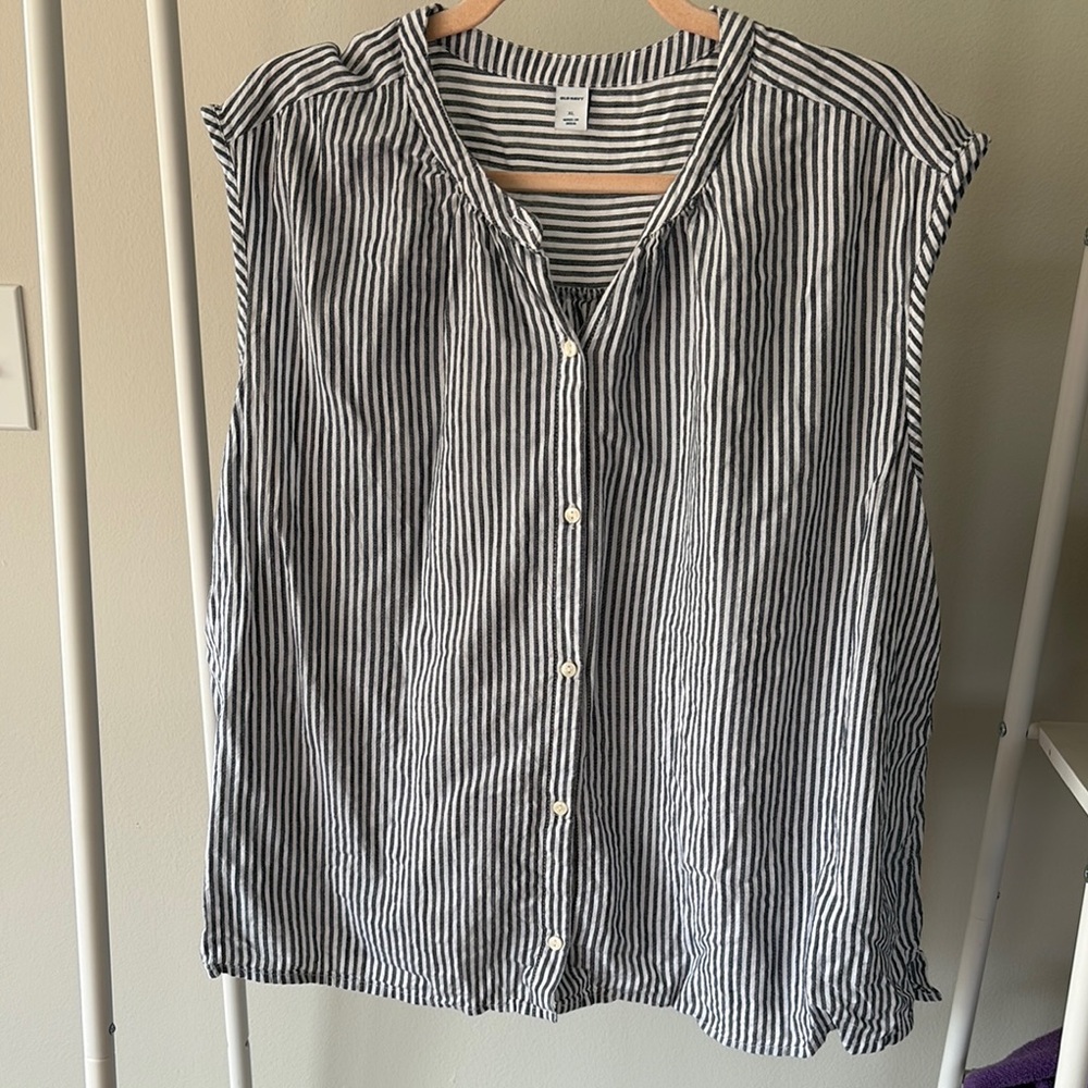 Old Navy White and Blue Striped Sleeveless Button Down Cocoon Shirt